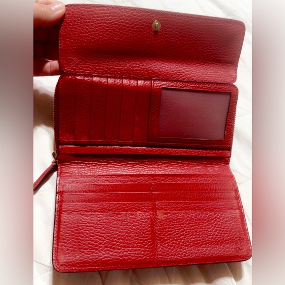 Gucci
GG Logo Leather Continental Wallet Zip around 8β X 5β - Picture 10 of 10